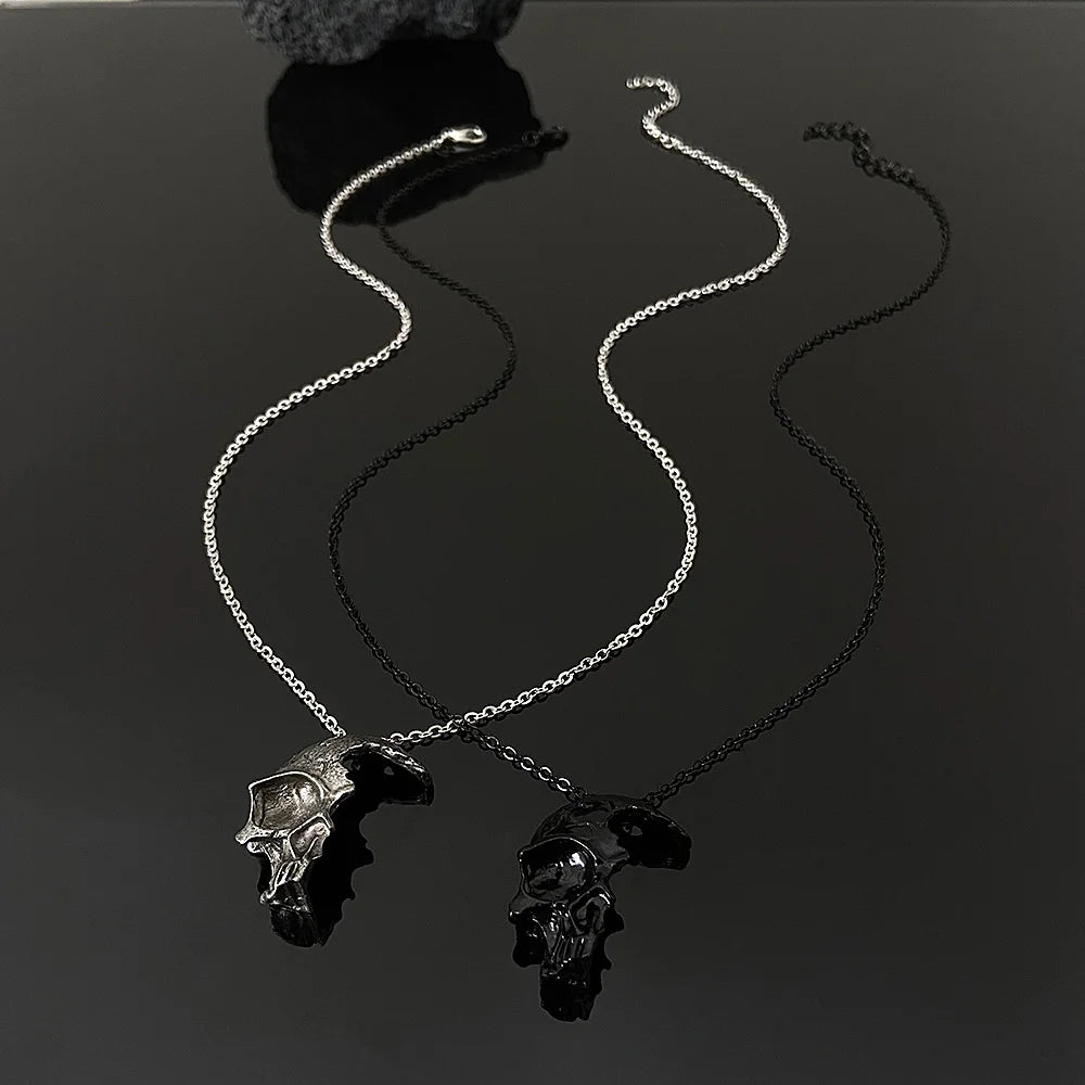 Collier demi-crâne de pirate