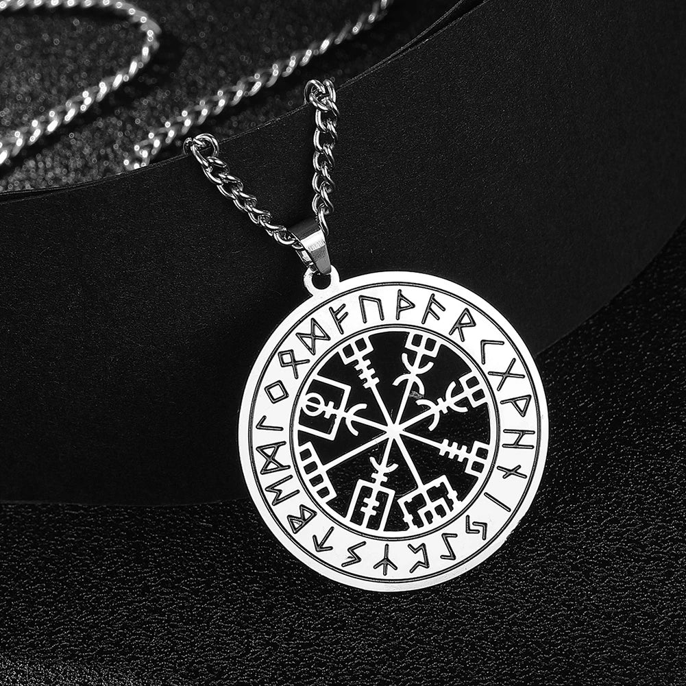 Collier runes et boussole nordique