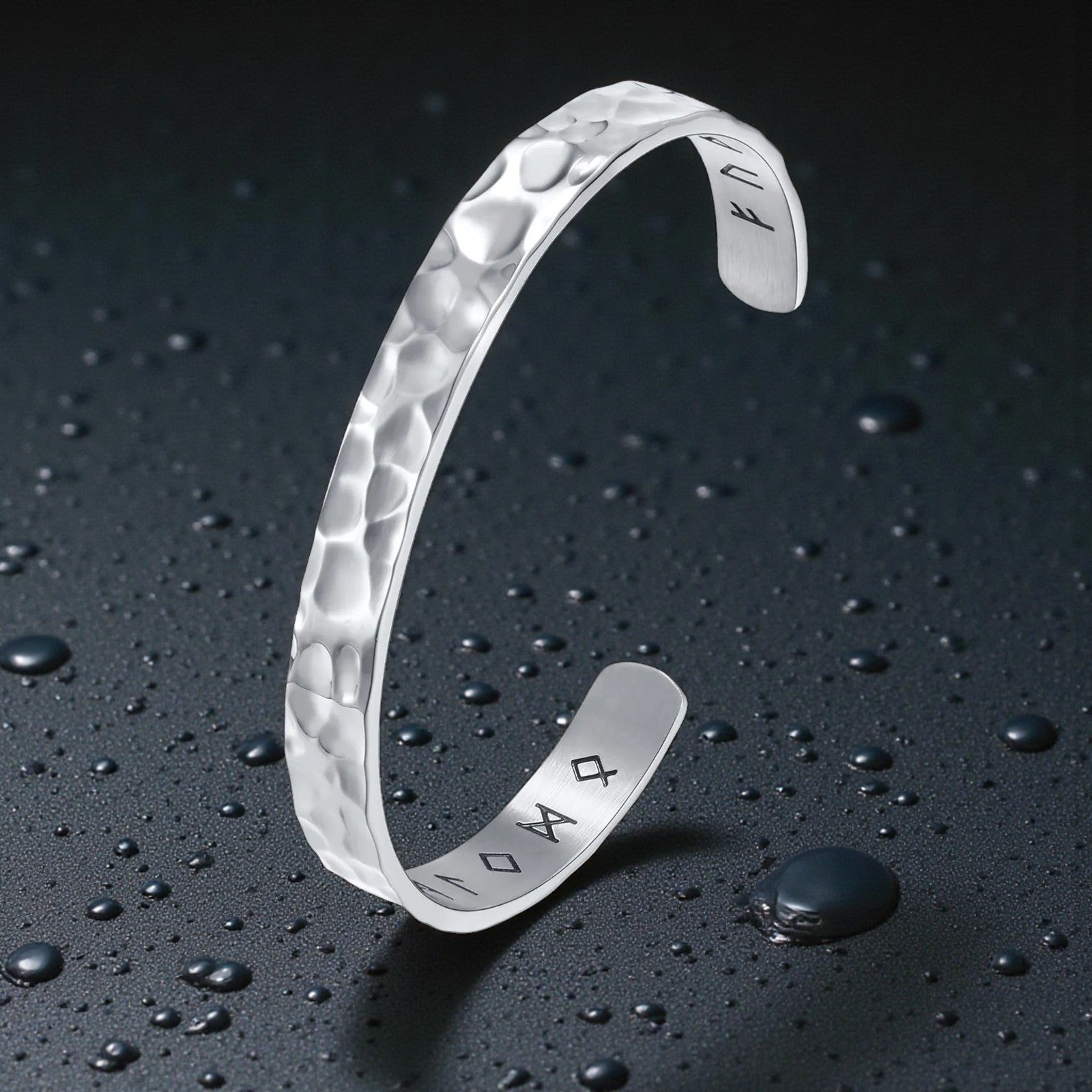 Manchette runes nordiques dissimulées