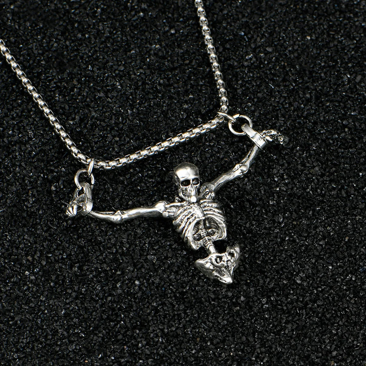 Collier squelette pirate