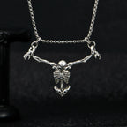 Collier squelette pirate