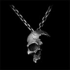 Collier demi-crâne de pirate
