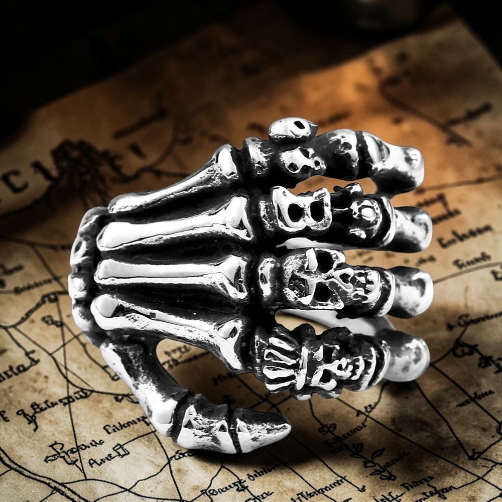 Bague "la main du squelette"
