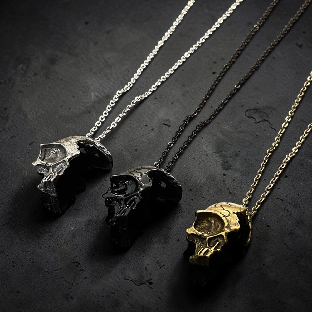 Collier demi-crâne de pirate