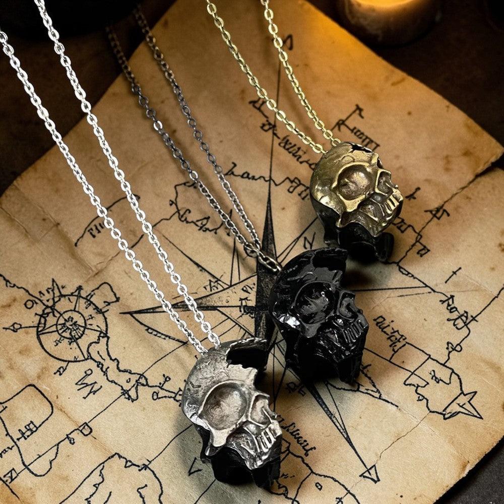 Collier demi-crâne de pirate