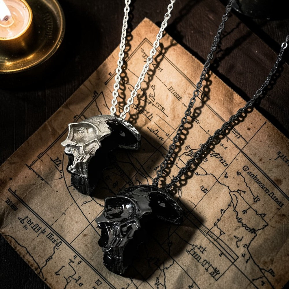 Collier demi-crâne de pirate