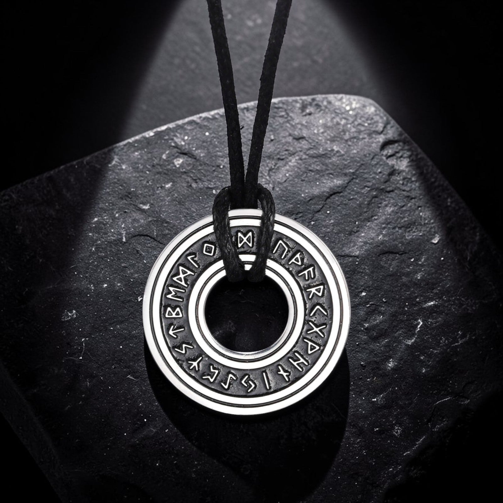 Collier "les runes ancestrales"