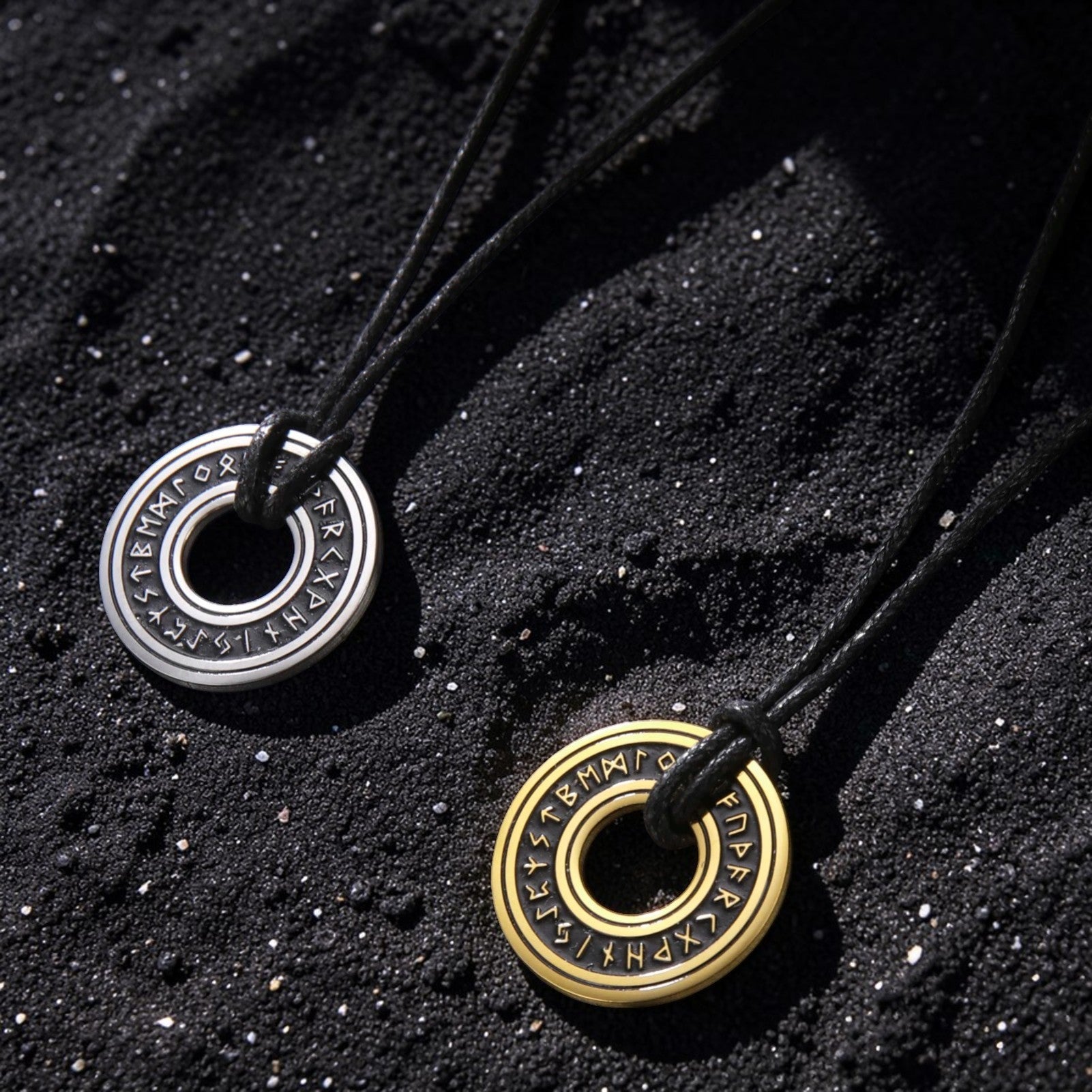 Collier "les runes ancestrales"