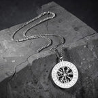 Collier runes et boussole nordique