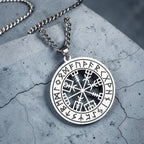 Collier runes et boussole nordique
