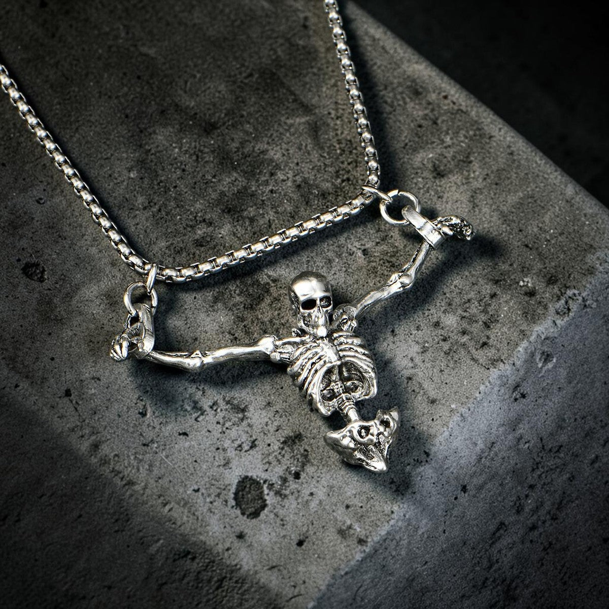Collier squelette pirate