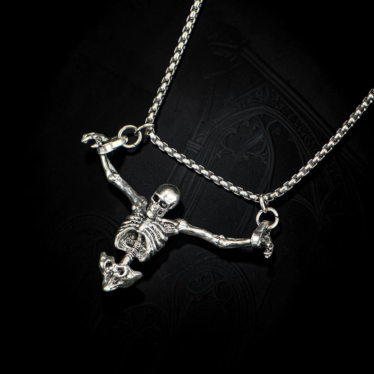 Collier squelette pirate